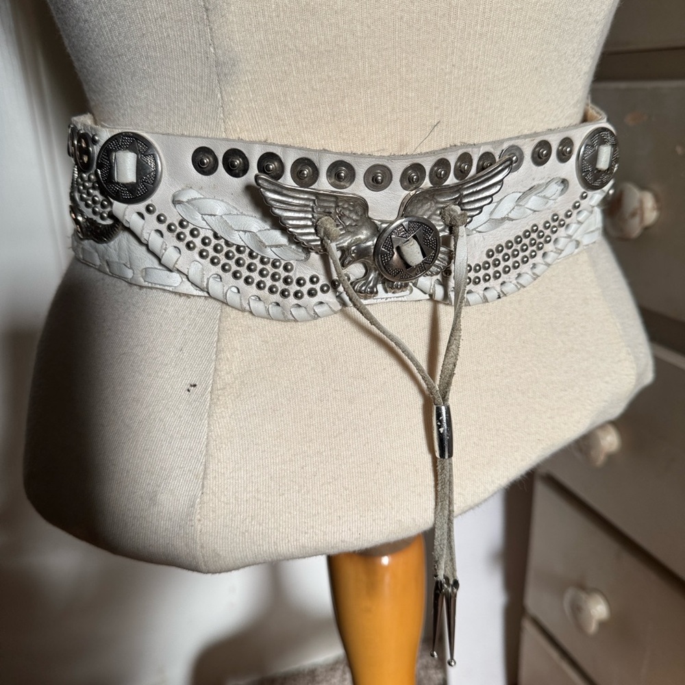 SOLD⭐️. lily farouche white leather Studded Belt
